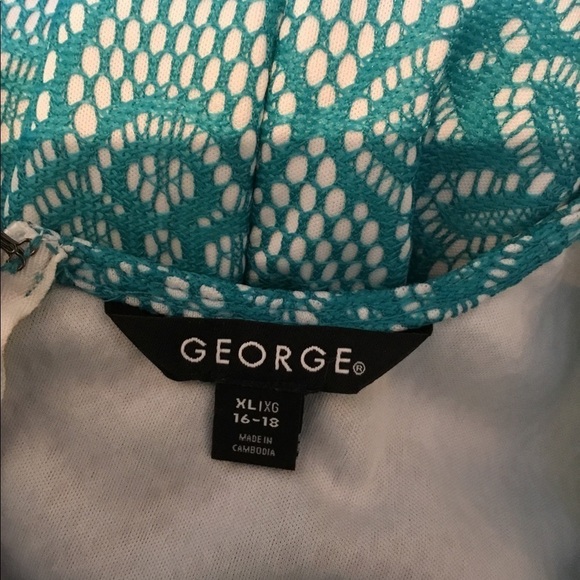 George teal and white belted sleevesless dress
Woman’s size XL 16-18 - Picture 5 of 16